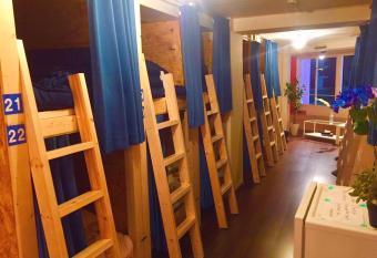 Cloud Sharing Hotel Hakata 1 allows 18 year olds to book a room