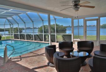 Oceanfront home w/sunset views of Sarasota Bay has rooms with a private hot tub