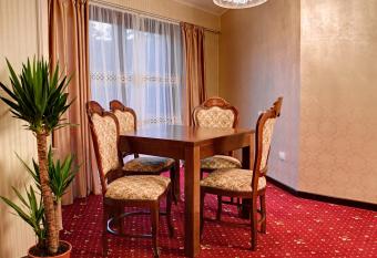 Hotel Bistrita allows 18 year olds to book a room