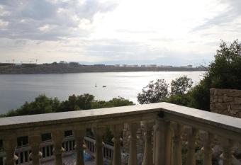 Primavera has Balcony rooms