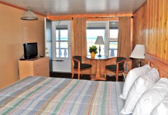 The Sunset Motel allows 18 year olds to book a room