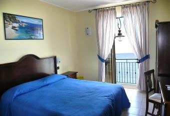 B&B Miramare allows 18 year olds to book a room