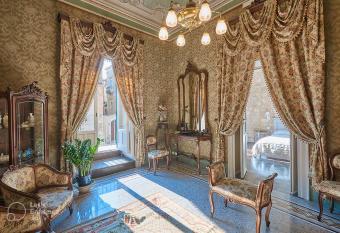 Piazza Duomo 36 has Balcony rooms