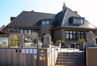 Villa Hotel (Adults only) allows 18 year olds to book a room