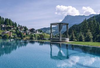 Hotel Cristallo - Wellness Mountain Living has Balcony rooms