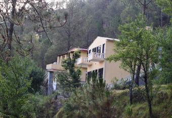 Hi Five Cottages allows 18 year olds to book a room