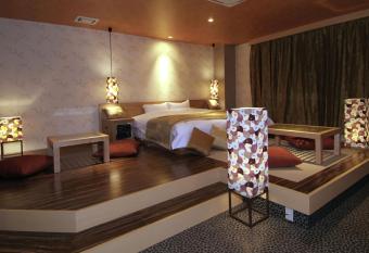 Hotel Cuna Kyoto Love Hotel has Smoking rooms