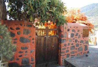 Sombrero Pico 9 D allows 18 year olds to book a room