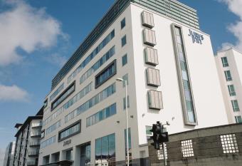 Leonardo Hotel Plymouth - Formerly Jurys Inn allows 18 year olds to book a room