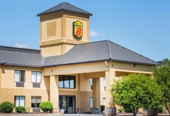 Super 8 by Wyndham Piedmont Greenville Area has Smoking rooms