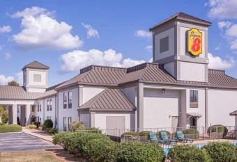 Super 8 by Wyndham Greer/Spartanburg Area has Smoking rooms