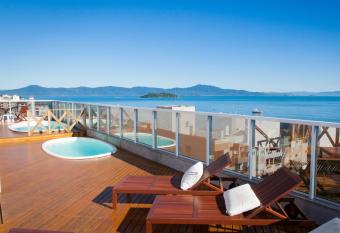 Al Mare Hotel allows 18 year olds to book a room