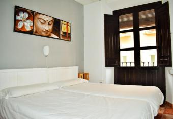 Pension Castil has Balcony rooms