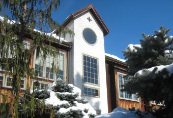 Glasbern Inn allows 18 year olds to book a room