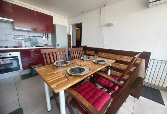 Appartement T2 Colombier pour 5 personnes vue mer allows 18 year olds to book a room