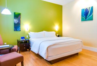 Pacific Blue Inn has Balcony rooms