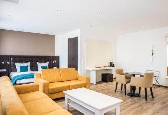 RheinCity Hotel & Boardinghouse allows 18 year olds to book a room