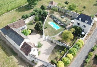 Domaine de Givr   has Balcony rooms