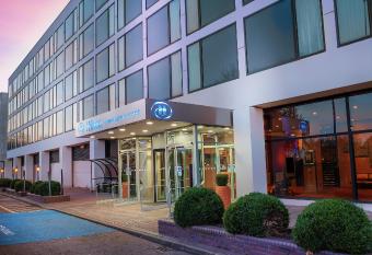 Hilton London Gatwick Airport allows 18 year olds to book a room