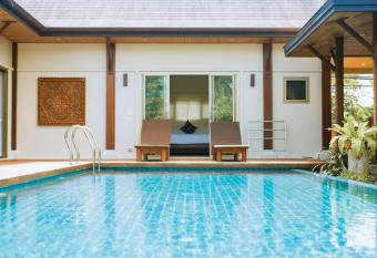 Two Bedroom Oriental Villa Nai Harn allows 18 year olds to book a room