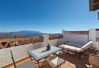 La Almunia de la Alpujarra allows 18 year olds to book a room