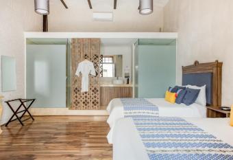 Milagro Hotel allows 18 year olds to book a room