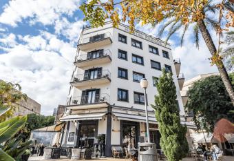 Hostal Parque Ibiza has Balcony rooms