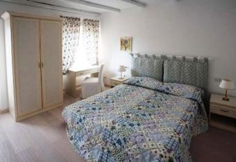 La Finestra Su Roma has Balcony rooms