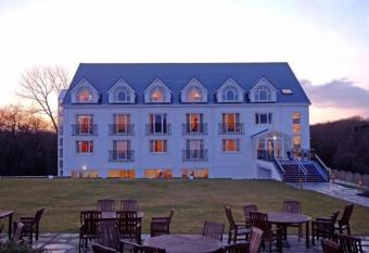 Towers Hotel & Spa allows 18 year olds to book a room