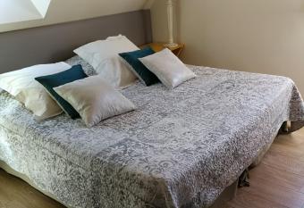 Villa Rose has Balcony rooms