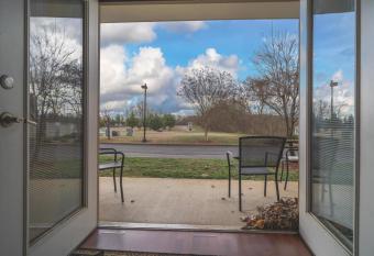 MVC - Unit 2103 - Berlin of the South has Balcony rooms