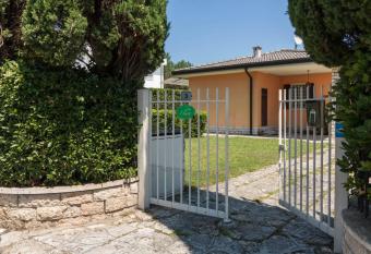 Villa Elisea allows 18 year olds to book a room