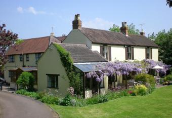 Holdfast Cottage Hotel allows 18 year olds to book a room