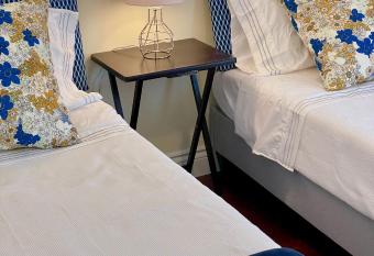 Harbour Guesthouse has rooms with a private hot tub