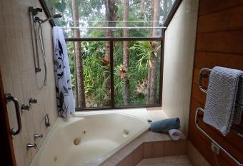 Lake Russell Retreat allows 18 year olds to book a room