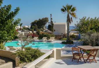 Theros Houses Santorini allows 18 year olds to book a room