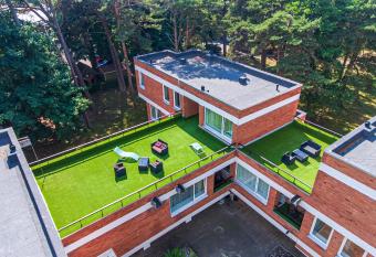 Koted  ai   ilvin  lis allows 18 year olds to book a room