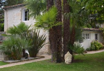 Le Petit bois has Balcony rooms