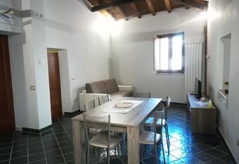 casa vacanza centro storico fornelli has Balcony rooms