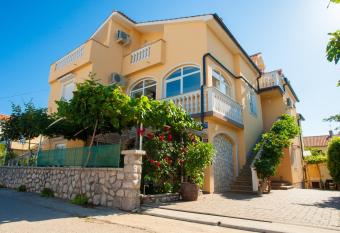 Pansion Tina has Balcony rooms