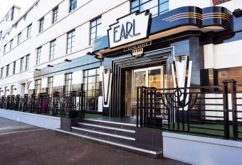 Earl Of Doncaster Hotel allows 18 year olds to book a room