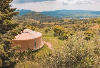 Yourte Nature / G  te Saint Roch has Balcony rooms
