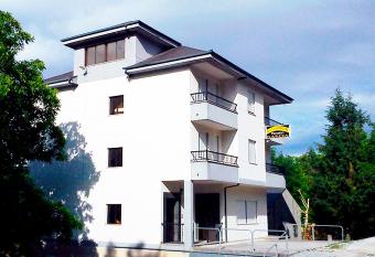 Pensi  n Garcia has Balcony rooms