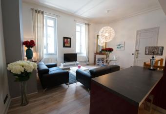 Design Smart Flat Bordeaux allows 18 year olds to book a room