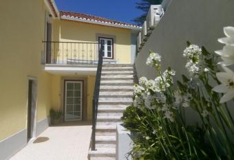 Villa in Sintra - Casa da Penha Ferrim allows 18 year olds to book a room