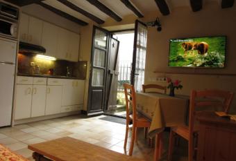 Rinc  n de Altikarra allows 18 year olds to book a room