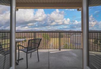 MVC - Unit 2705 has Balcony rooms