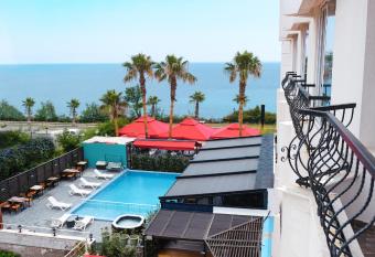 On Hotel has Balcony rooms