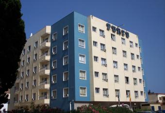 Hotel Porto allows 18 year olds to book a room