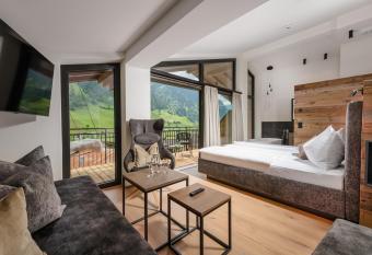 Hotel Alpenhof has Balcony rooms
